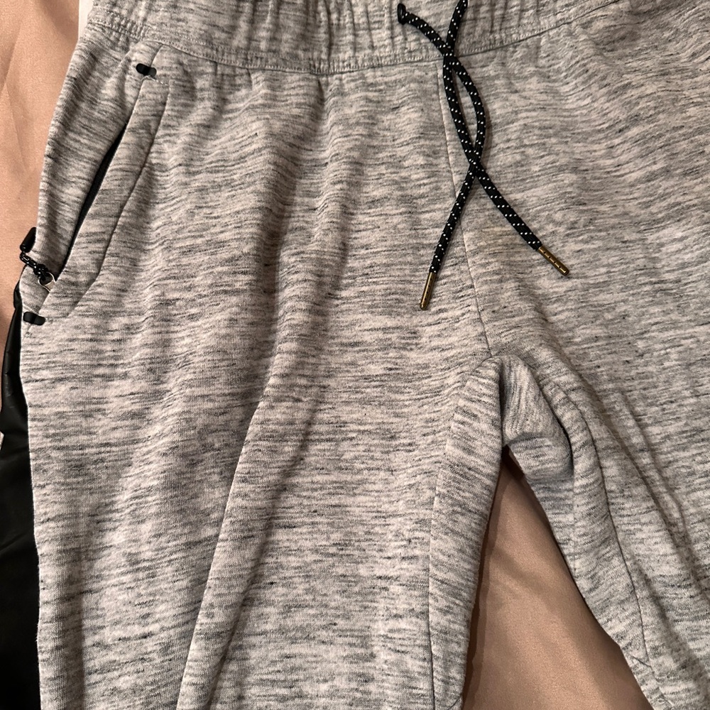 Urban Heritage jogger-style sweatpants 
Gray